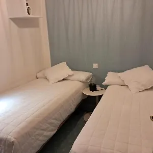  Apartment Con Solera En El Corazon De Triana Spain